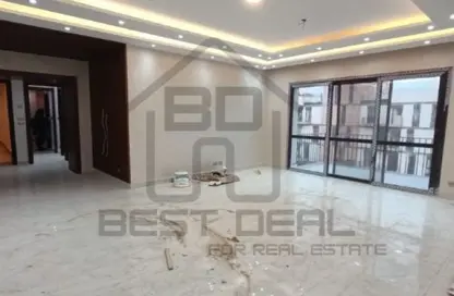 شقة - 3 غرف نوم - 3 حمامات للايجار في ذا كورت ياردز - كمبوندات الشيخ زايد - الشيخ زايد - الجيزة