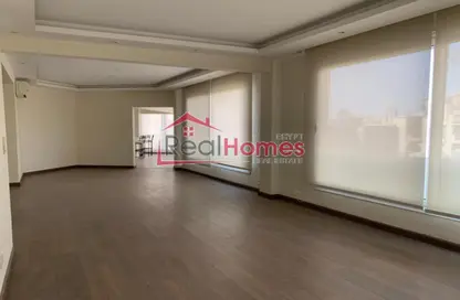 شقة - 3 غرف نوم - 3 حمامات للايجار في شارع محمد انيس - الزمالك - القاهرة