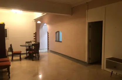 نصف طابق - استوديو - 2 حمامات للايجار في شارع ابو داوود الظاهري - المنطقة السادسة - مدينة نصر - القاهرة