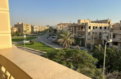 Apartment - 4 Bedrooms - 3 Bathrooms for sale in Ganoob El Acadimia - New Cairo City - Cairo