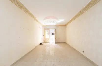 Apartment - 3 Bedrooms - 2 Bathrooms for sale in Mohamed Fawzy Moaz St. - Smouha - Hay Sharq - Alexandria