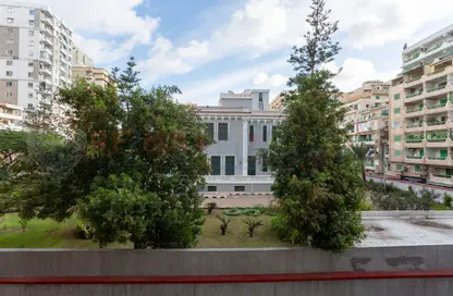 شقة - 4 غرف نوم - 3 حمامات للبيع في سابا باشا - حي شرق - الاسكندرية