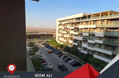 شقة - 3 غرف نوم - 3 حمامات للبيع في كمبوند البروج - كمبوندات الشروق - مدينة الشروق - القاهرة