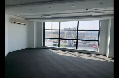 طابق كامل - استوديو - 2 حمامات للايجار في شارع التسعين الجنوبي - التجمع الخامس - مدينة القاهرة الجديدة - القاهرة