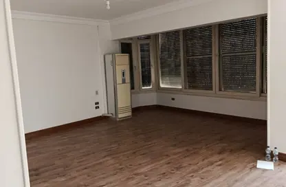 شقة - 3 غرف نوم - 2 حمامات للايجار في الحي السابع - الشيخ زايد - الجيزة