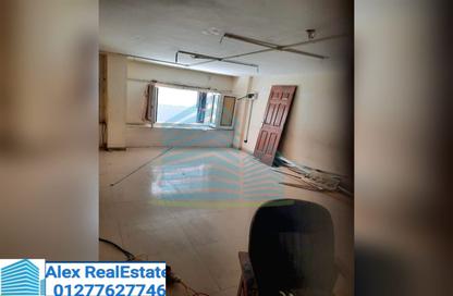 Office Space - Studio - 2 Bathrooms for rent in Omar Lotfy St. - Ibrahimia - Hay Wasat - Alexandria
