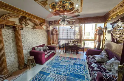 شقة - 3 غرف نوم - 1 حمام للبيع في شارع النصر - المنشية - حي الجمرك - الاسكندرية