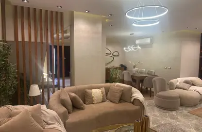 تاون هاوس - 6 غرف نوم - 4 حمامات للبيع في فرست هايتس - محور 26 يوليو - مدينة 6 أكتوبر - الجيزة