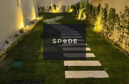 منزل مزدوج - 3 غرف نوم - 4 حمامات للبيع في طريق اب تاون كايرو - الاباجية - حي الخليفة - القاهرة