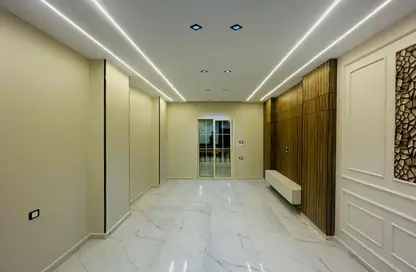 شقة - 3 غرف نوم - 2 حمامات للبيع في البوابة الثالثة القديمة - خفرع - حدائق الاهرام - الجيزة