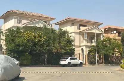 Villa - 4 Bedrooms - 5 Bathrooms for sale in Maxim - The 1st Settlement - New Cairo City - Cairo