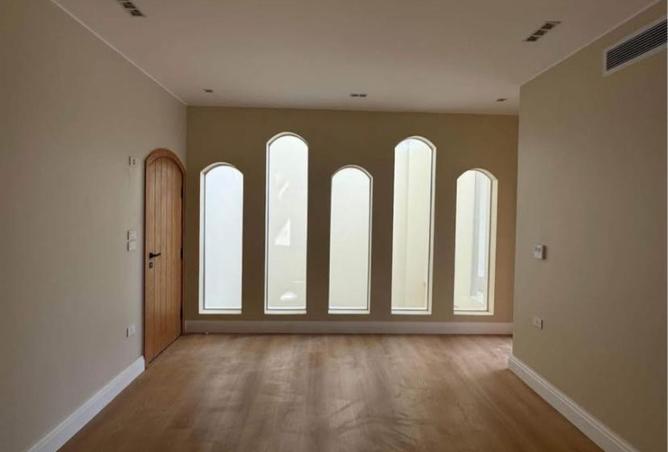 8311850 - Property Image 2