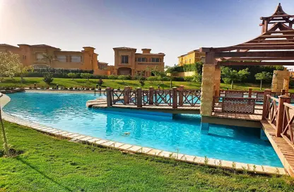 فيلا - 6 غرف نوم - 5 حمامات للبيع في رويال ميدوز - كمبوندات الشيخ زايد - الشيخ زايد - الجيزة