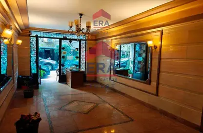 Apartment - 2 Bedrooms - 1 Bathroom for sale in Shagaret Al Dor St. - Zamalek - Cairo