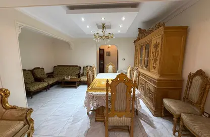 شقة - 2 غرف نوم - 1 حمام للايجار في شارع الدكتور محمود ابراهيم - الحديقة الدولية - الحي السابع - مدينة نصر - القاهرة