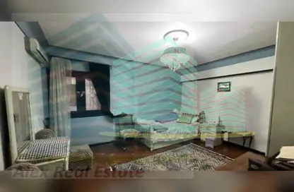 شقة - 3 غرف نوم - 2 حمامات للايجار في شارع طيبه - سبورتنج - حي شرق - الاسكندرية