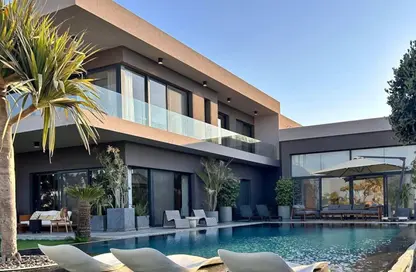 فيلا - 5 غرف نوم - 6 حمامات للبيع في نيو جيزة - طريق مصر اسكندرية الصحراوي - مدينة 6 أكتوبر - الجيزة