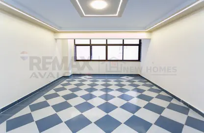 شقة - 3 غرف نوم - 1 حمام للبيع في سموحة - حي شرق - الاسكندرية