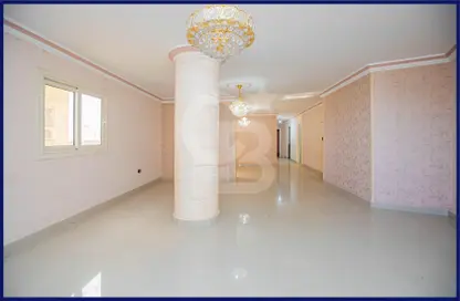 شقة - 3 غرف نوم - 2 حمامات للبيع في شارع زكي رجب - سموحة - حي شرق - الاسكندرية