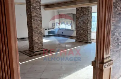 شقة - 3 غرف نوم - 2 حمامات للبيع في شارع الزهراء - الدقي - الجيزة