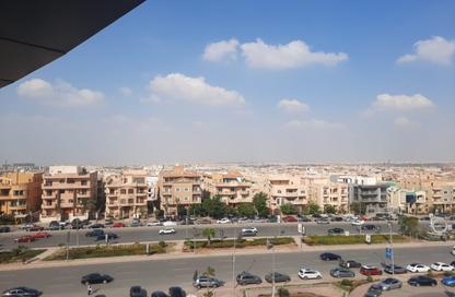 طابق كامل - استوديو - 2 حمامات للايجار في شارع التسعين - التجمع الخامس - مدينة القاهرة الجديدة - القاهرة