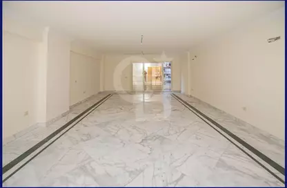 Apartment - 3 Bedrooms - 3 Bathrooms for rent in Abdel Salam Aref St. - Laurent - Hay Sharq - Alexandria