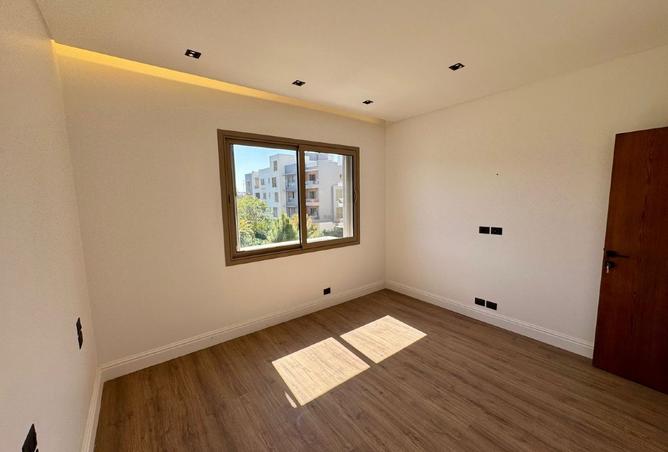 8189804 - Property Image 2