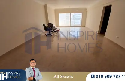 Apartment - 2 Bedrooms - 2 Bathrooms for rent in Grand View - Smouha - Hay Sharq - Alexandria