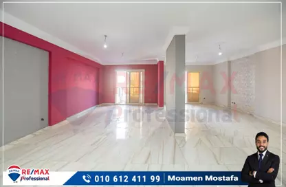 Apartment - 3 Bedrooms - 2 Bathrooms for sale in Mohamed Safwat St. - Kafr Abdo - Roushdy - Hay Sharq - Alexandria