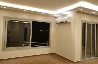 Apartment - 2 Bedrooms - 2 Bathrooms for sale in Palm Hills Village Gate - South Investors Area - New Cairo City - Cairo