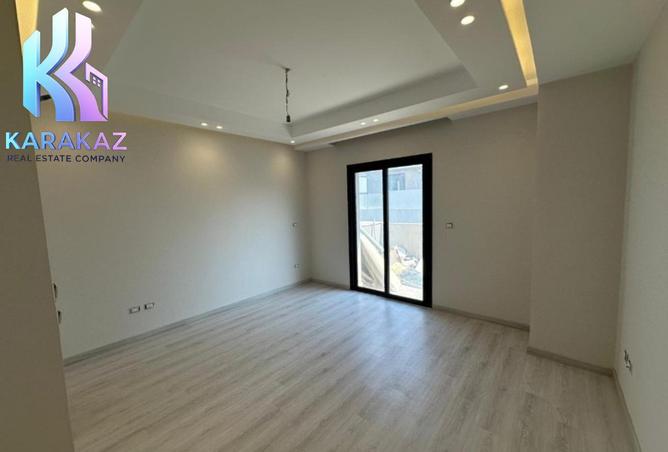 8100371 - Property Image 3