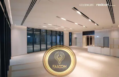 محل تجاري - استوديو - 2 حمامات للبيع في جولدن جيت - شارع التسعين الجنوبي - التجمع الخامس - مدينة القاهرة الجديدة - القاهرة