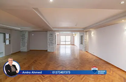 Apartment - 3 Bedrooms - 3 Bathrooms for sale in Laurent - Hay Sharq - Alexandria