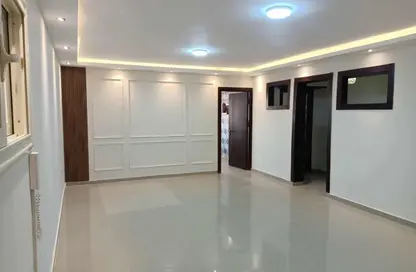 Apartment - 3 Bedrooms - 2 Bathrooms for sale in Street 10 - 11th District - Sheikh Zayed City - Giza Apartment - 3 Bedrooms - 2 Bathrooms for sale in Street 10 - 11th District - Sheikh Zayed City - Giza