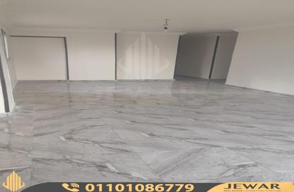 Apartment - 3 Bedrooms - 1 Bathroom for sale in Malak Hefny St. - El Mandara - Hay Than El Montazah - Alexandria