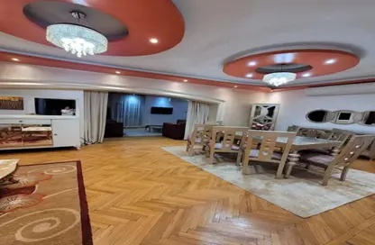 Apartment - 3 Bedrooms - 2 Bathrooms for rent in Moez Al Dawla St. - 6th Zone - Nasr City - Cairo
