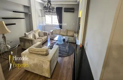 شقة - 3 غرف نوم - 2 حمامات للايجار في شارع حسن عاصم - الزمالك - القاهرة