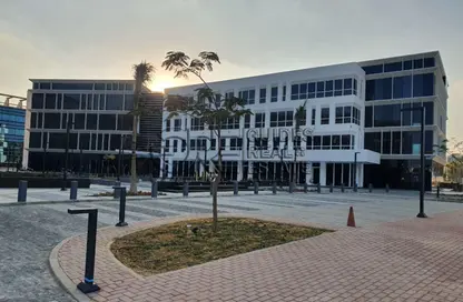 مساحات مكتبية - استوديو - 7 حمامات للايجار في القرية الذكية - طريق مصر اسكندرية الصحراوي - مدينة 6 أكتوبر - الجيزة