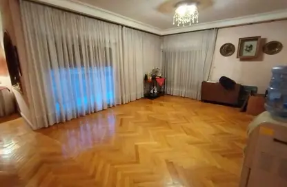 Apartment - 3 Bedrooms - 2 Bathrooms for sale in Fareed Semeika St. - El Hegaz Square - El Nozha - Cairo