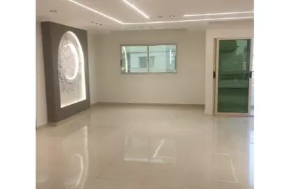 شقة - 3 غرف نوم - 2 حمامات للبيع في ميدان لبنان - المهندسين - الجيزة
