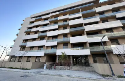 شقة - 3 غرف نوم - 3 حمامات للبيع في كمبوند البروج - كمبوندات الشروق - مدينة الشروق - القاهرة