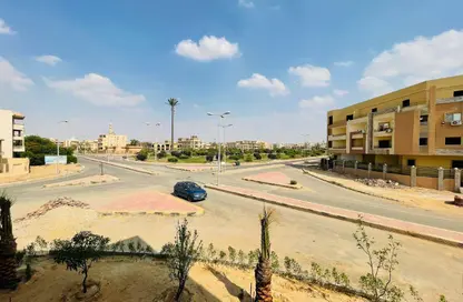 Apartment - 3 Bedrooms - 2 Bathrooms for sale in 1st District East - Shorouk City - Cairo