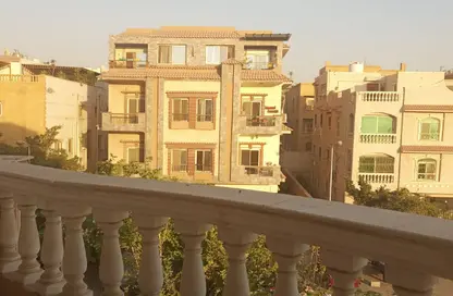 Apartment - 3 Bedrooms - 2 Bathrooms for sale in Area G - Ganoob El Acadimia - New Cairo City - Cairo
