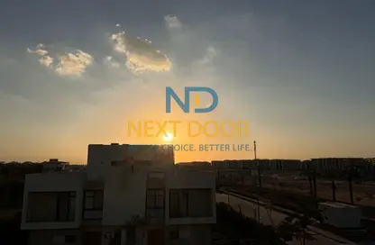 منزل مزدوج - 3 غرف نوم - 5 حمامات للايجار في كمبوند البروج - كمبوندات الشروق - مدينة الشروق - القاهرة