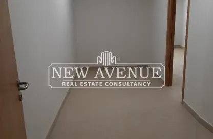 Clinic - Studio - 2 Bathrooms for sale in Beverly Hills Road - 17th District - Sheikh Zayed City - Giza