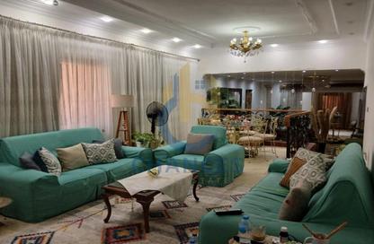 Apartment - 3 Bedrooms - 3 Bathrooms for sale in Al Nasr St. - El Laselky - New Maadi - Hay El Maadi - Cairo