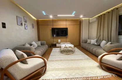 Apartment - 4 Bedrooms - 3 Bathrooms for sale in Gameat Al Dewal Al Arabeya St. - Mohandessin - Giza