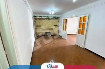شقة - 4 غرف نوم - 2 حمامات للبيع في شارع السيدة سكينة إبنت الحسين - كفر عبده - رشدي - حي شرق - الاسكندرية