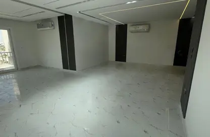 Apartment - 3 Bedrooms - 3 Bathrooms for rent in The Residences - Hyde Park - New Cairo City - Cairo