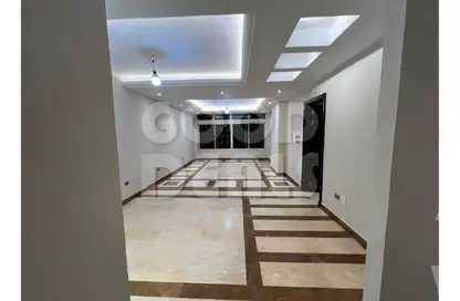 Apartment - 3 Bedrooms - 2 Bathrooms for sale in Zaker Hussein St. - Al Hadiqah Al Dawliyah - 7th District - Nasr City - Cairo